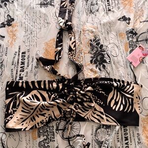 Women’s Black & Cream Tropical Print Crop Halter Top